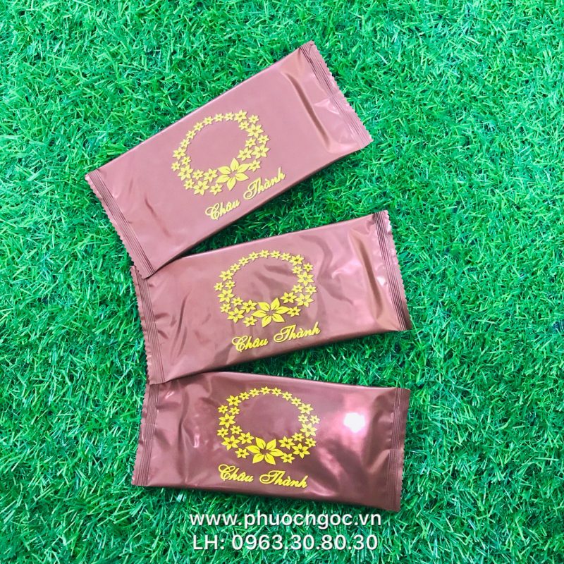 khăn lạnh; khăn ướt; bao đũa; muỗng; nĩa; tăm tre; hóa đơn; cồn thạch